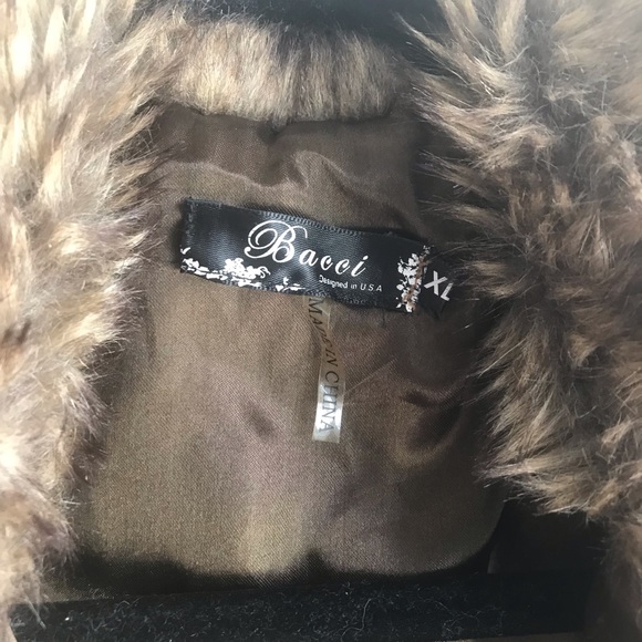COPY - Bacci faux fur vest - Picture 2 of 4